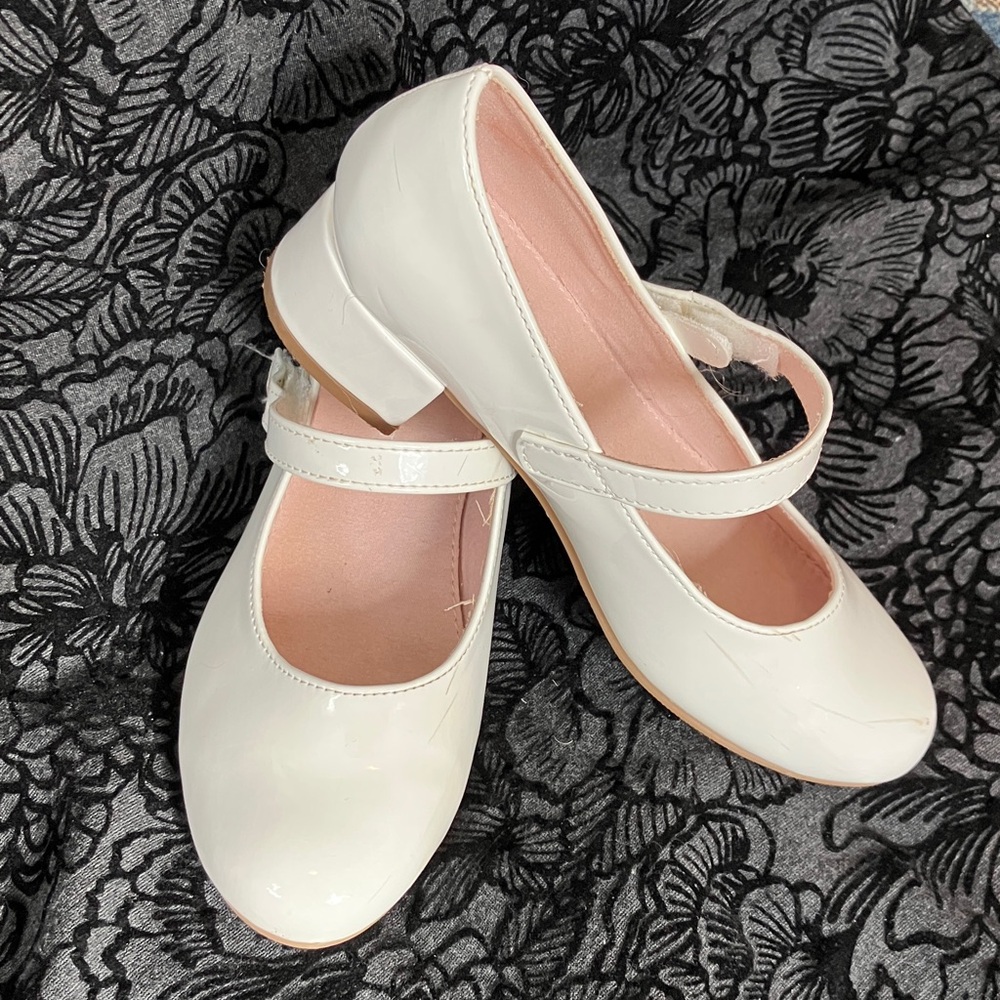 Kelly & Katie Wiley Cream Patent Mary Jane Pump - Kids' Size 2